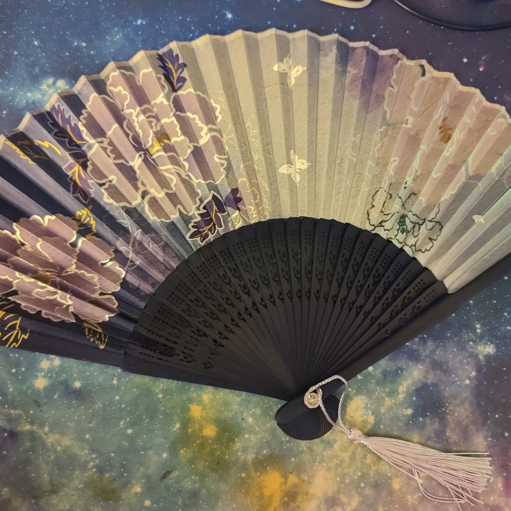 Hand fan - Picture 2 of 2